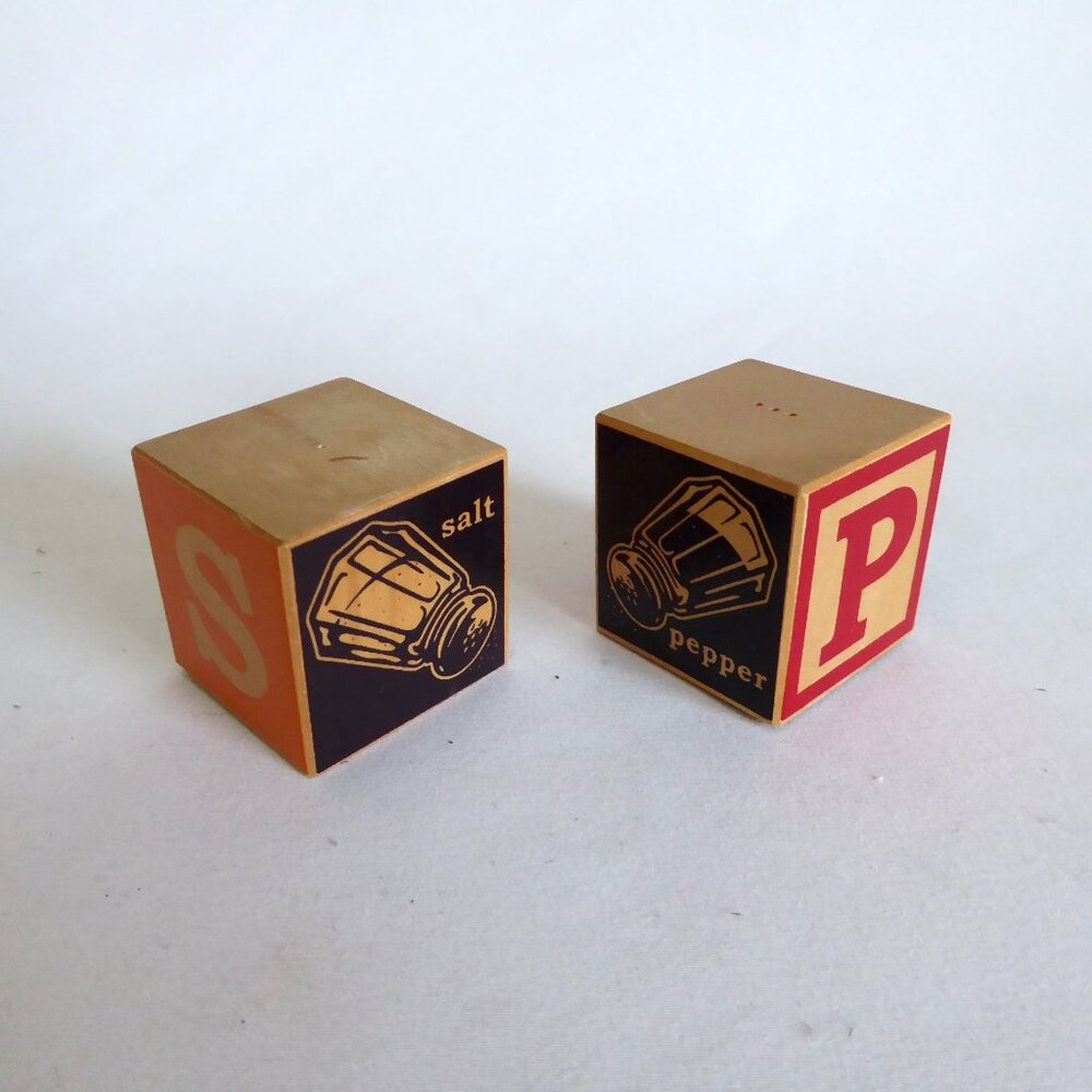 FRED BRAND WOOD BLOCK SALT & PEPPER SHAKER SET